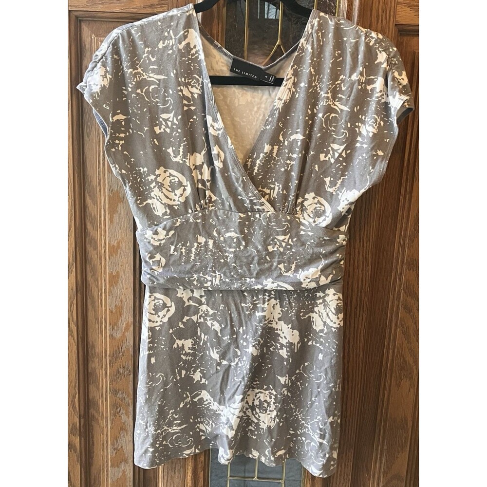 The Limited Womens Gray Empire Blouse Rose Floral Size Medium White Short Sleeve